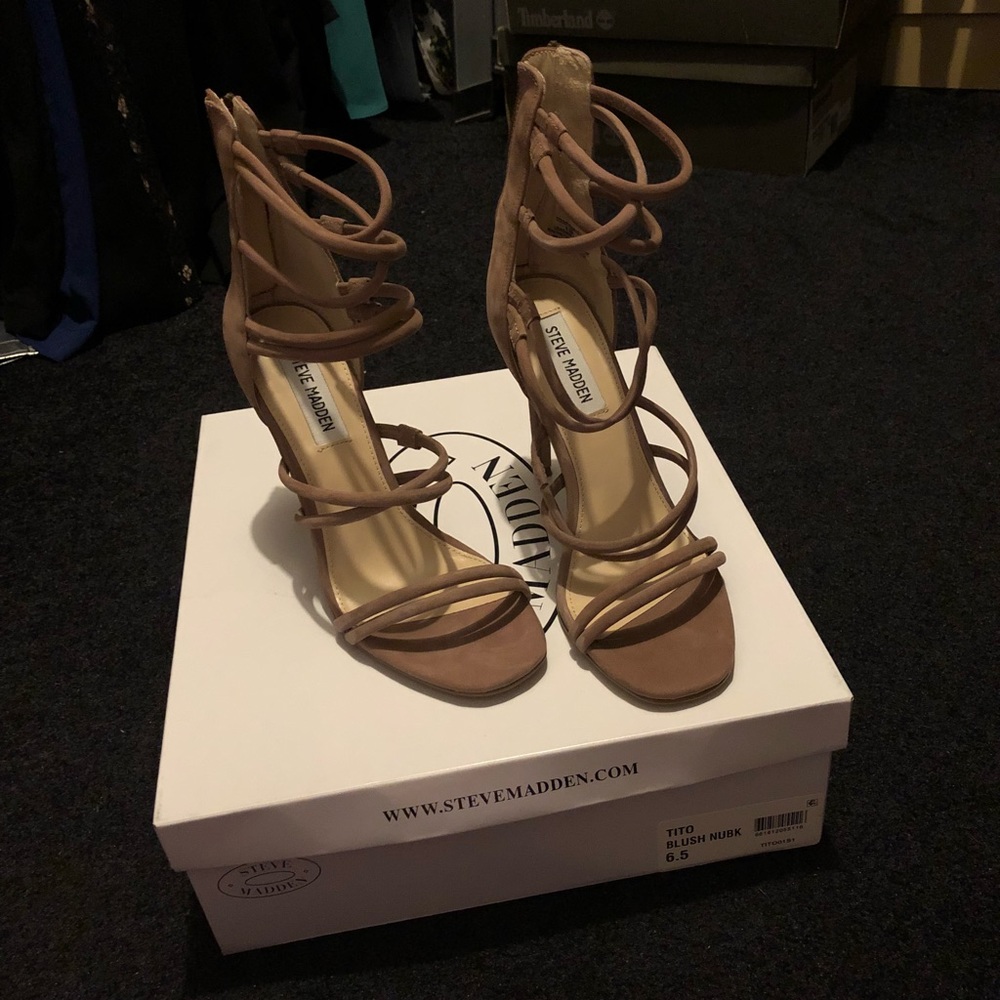 Steve Madden size 6.5 blush bunk suede
